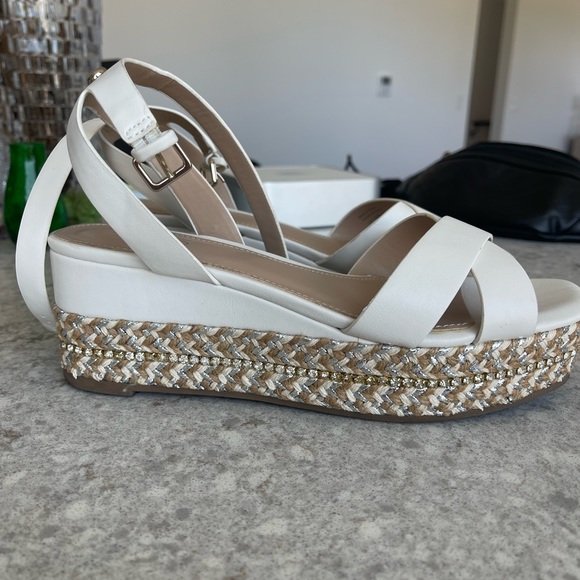 Absolutely NEW - Picture 9 of 10